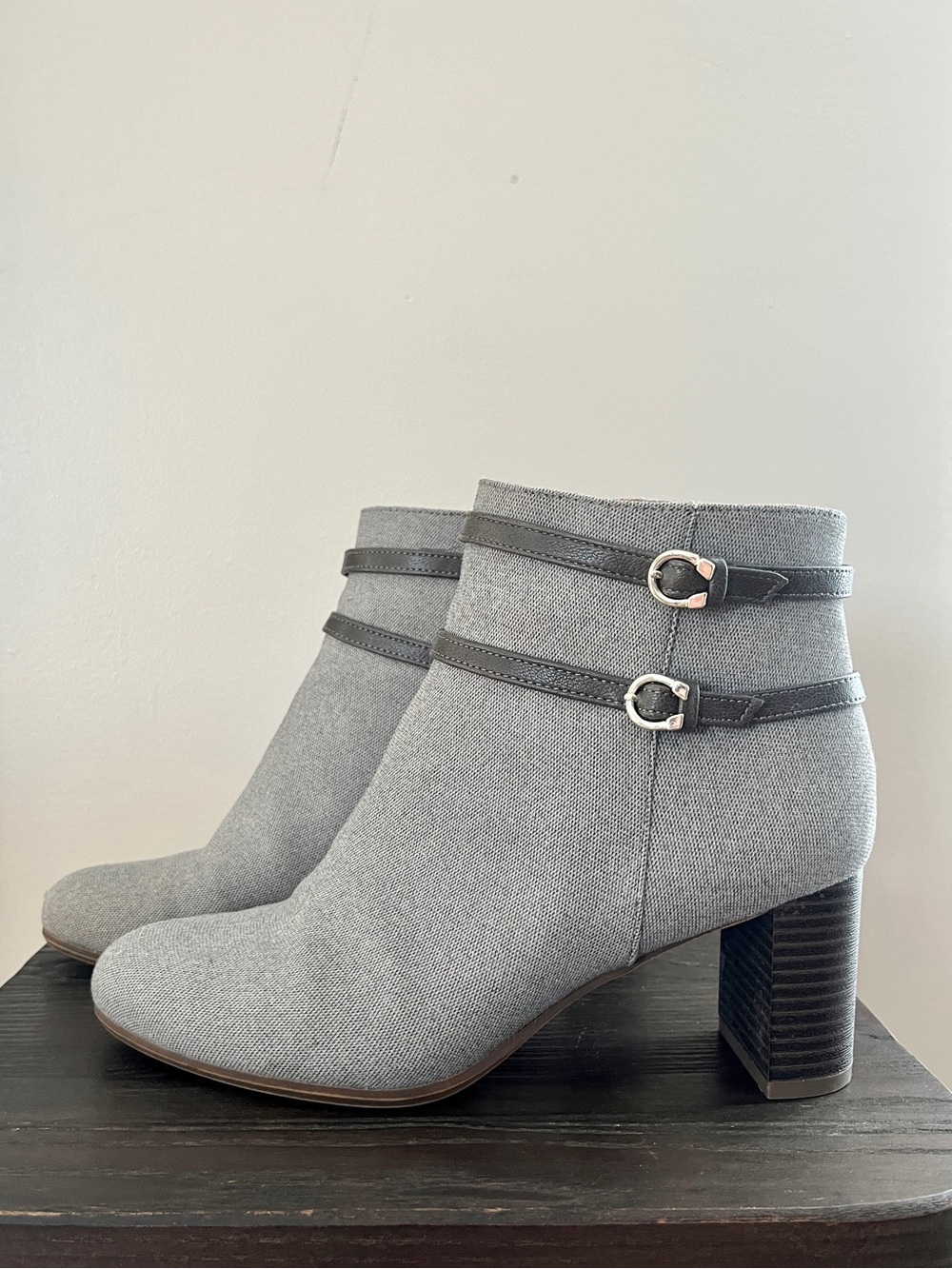 Abella True Comfort grey fabric ankle boots - size 7M women's